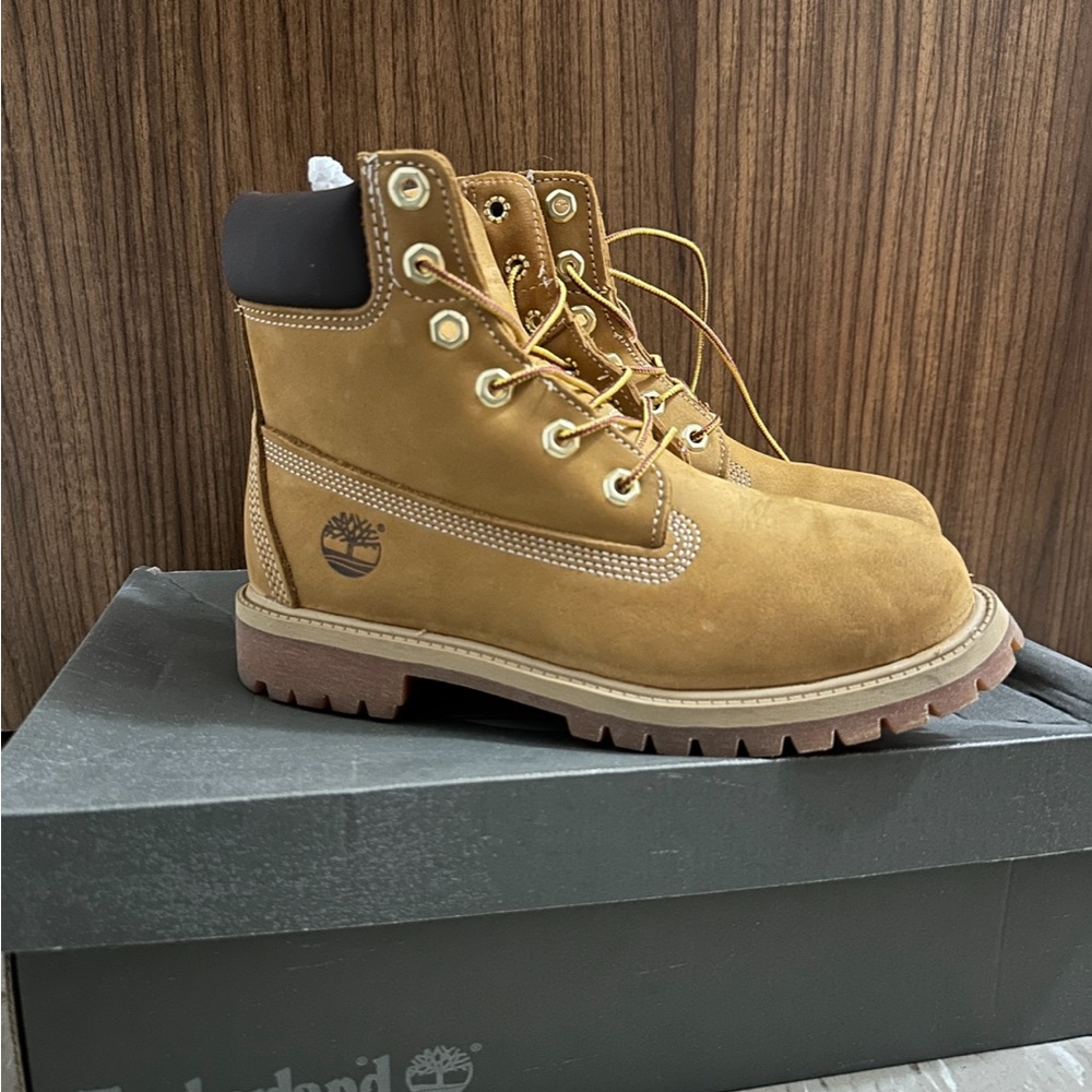 Timberland boots, wheat classic (construction boot). Size 5.5 junior.